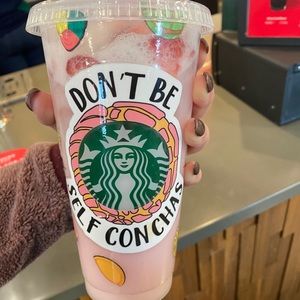 Concha Starbucks cup w baby yoda 💗